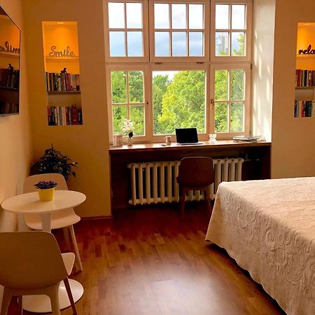 Centrally Located Apartment Overlooking Vermanes Park Riga Eksteriør bilde