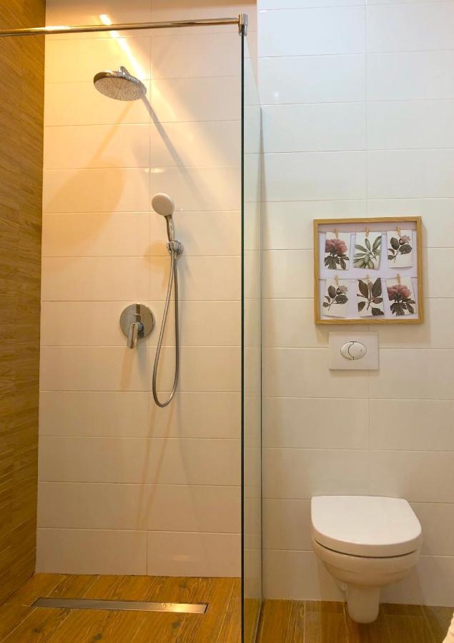 Centrally Located Apartment Overlooking Vermanes Park Riga Eksteriør bilde