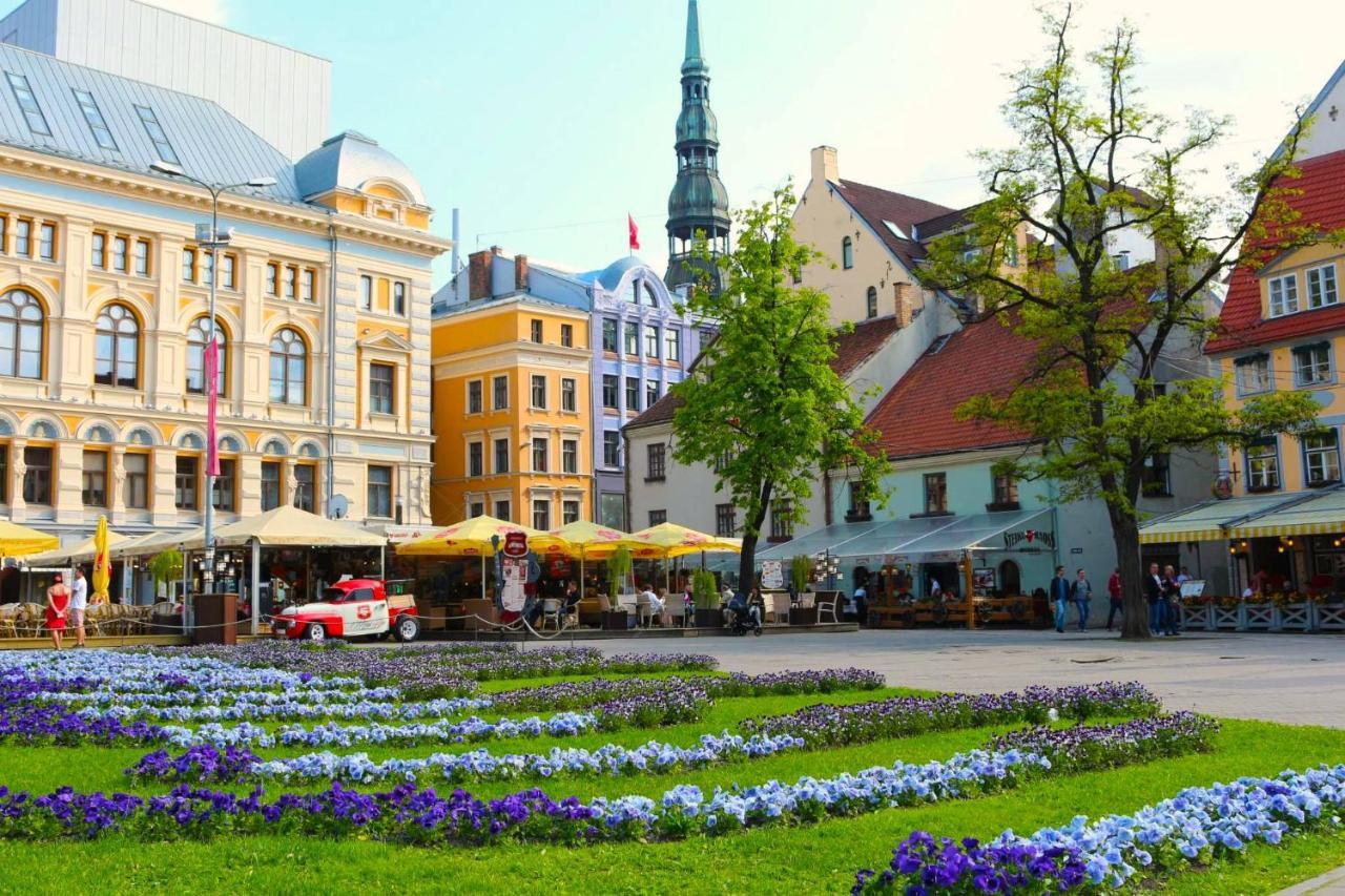 Centrally Located Apartment Overlooking Vermanes Park Riga Eksteriør bilde