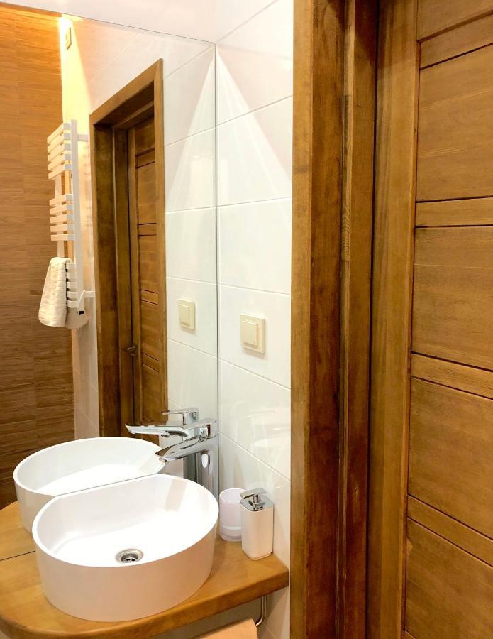 Centrally Located Apartment Overlooking Vermanes Park Riga Eksteriør bilde