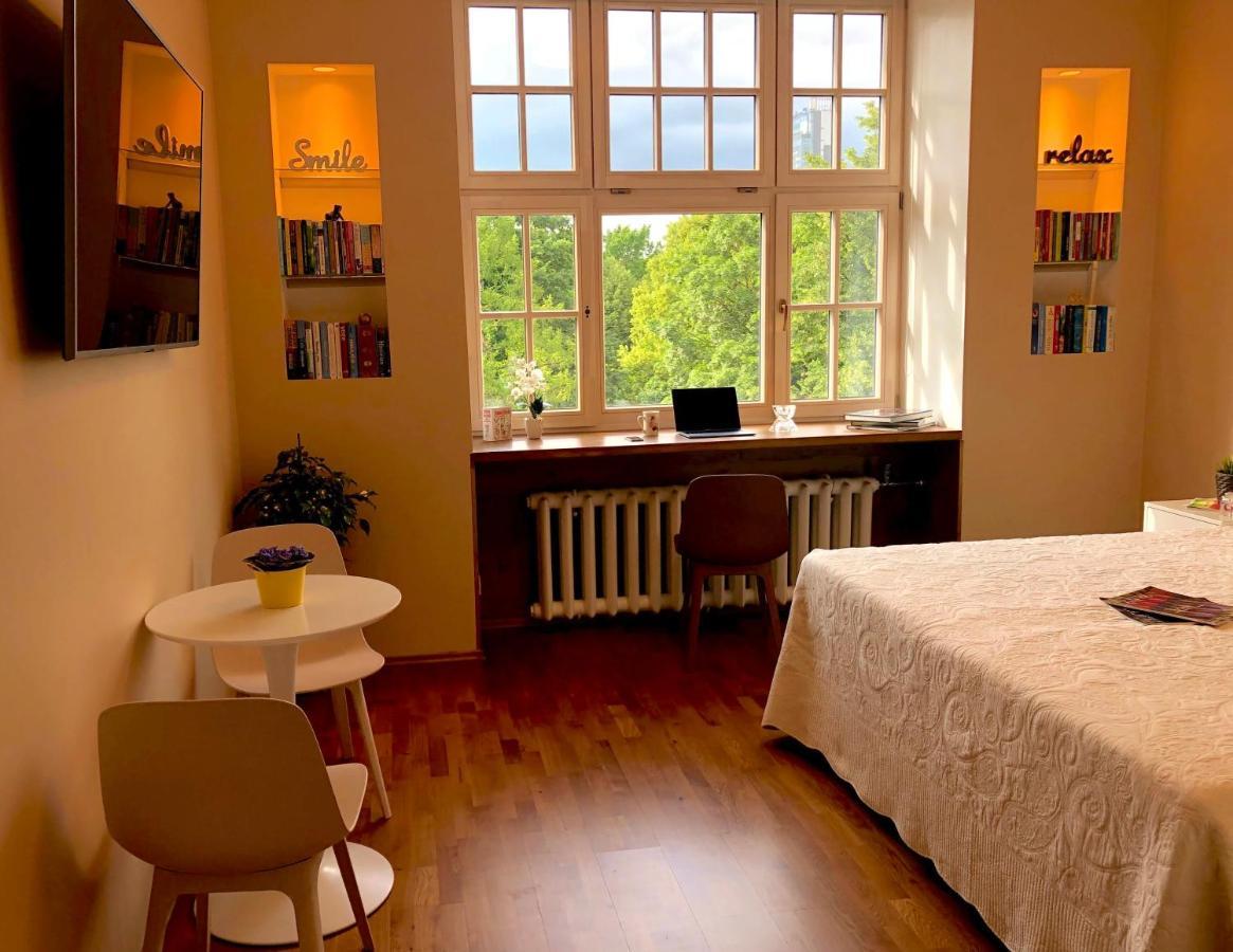 Centrally Located Apartment Overlooking Vermanes Park Riga Eksteriør bilde